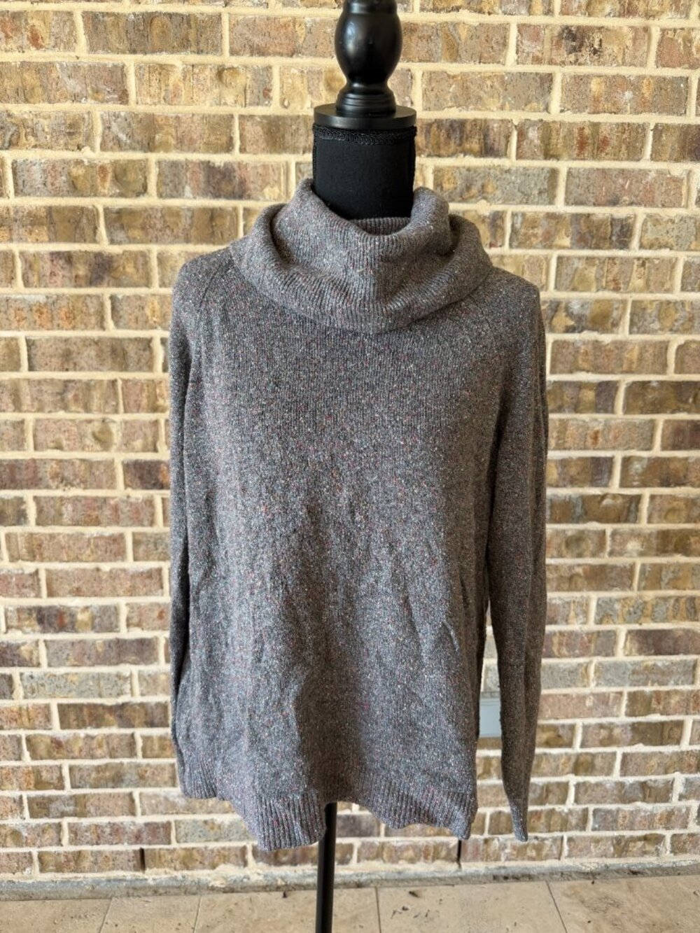 Lou & Grey LOFT women's turtle neck sweater gray color size medium long sleeve